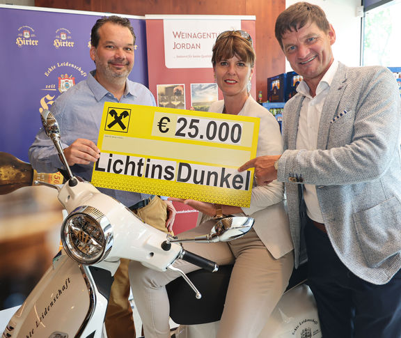 Foto I Spendenscheck UEbergabe
