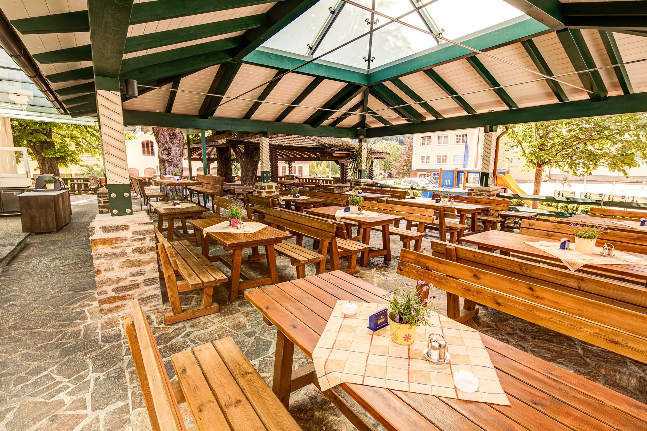Der Hirter Biergarten des Hirter Braukellers.